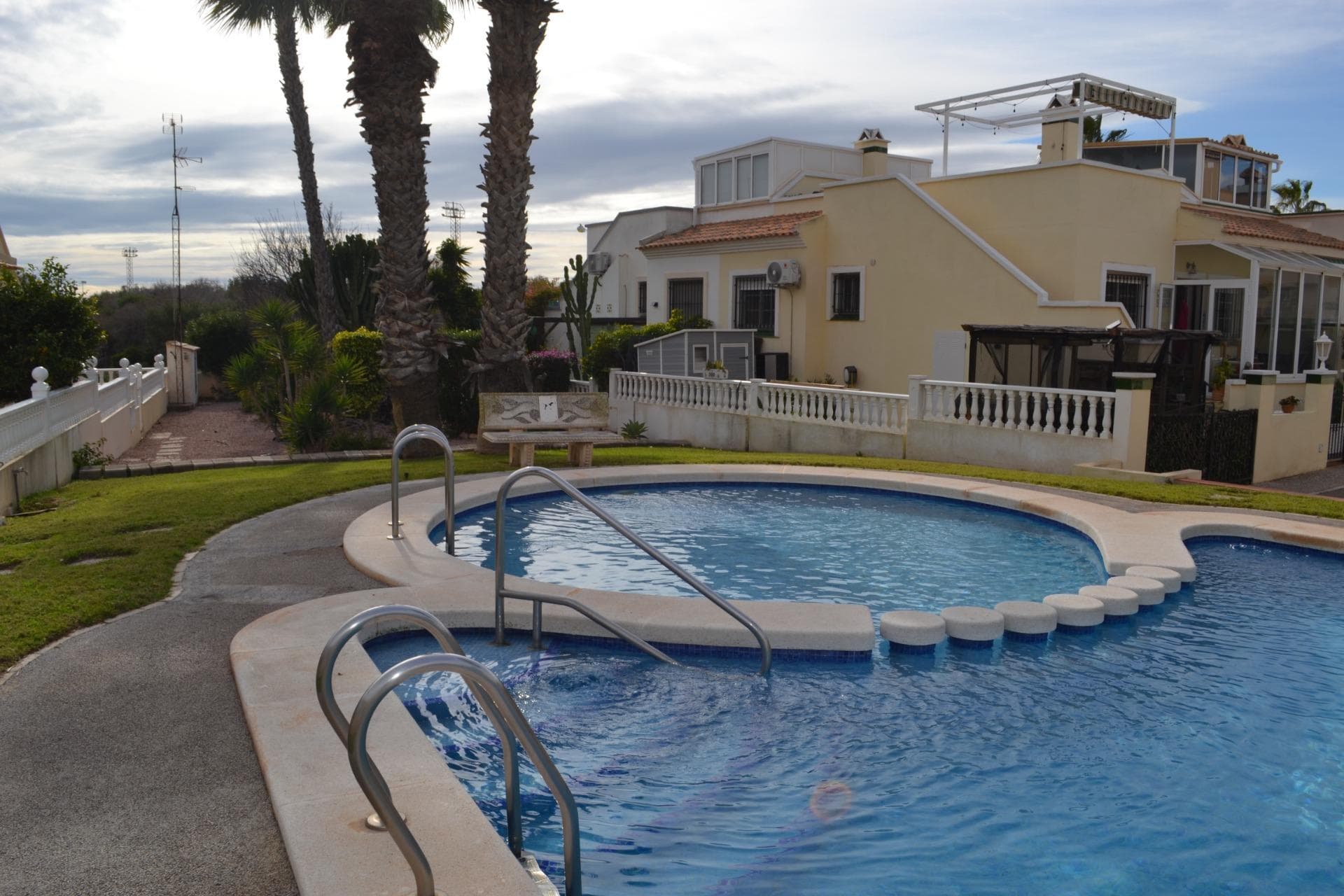 Semi-Vrijstaande Villa met 3 slaapkamers in Orihuela Costa - 47