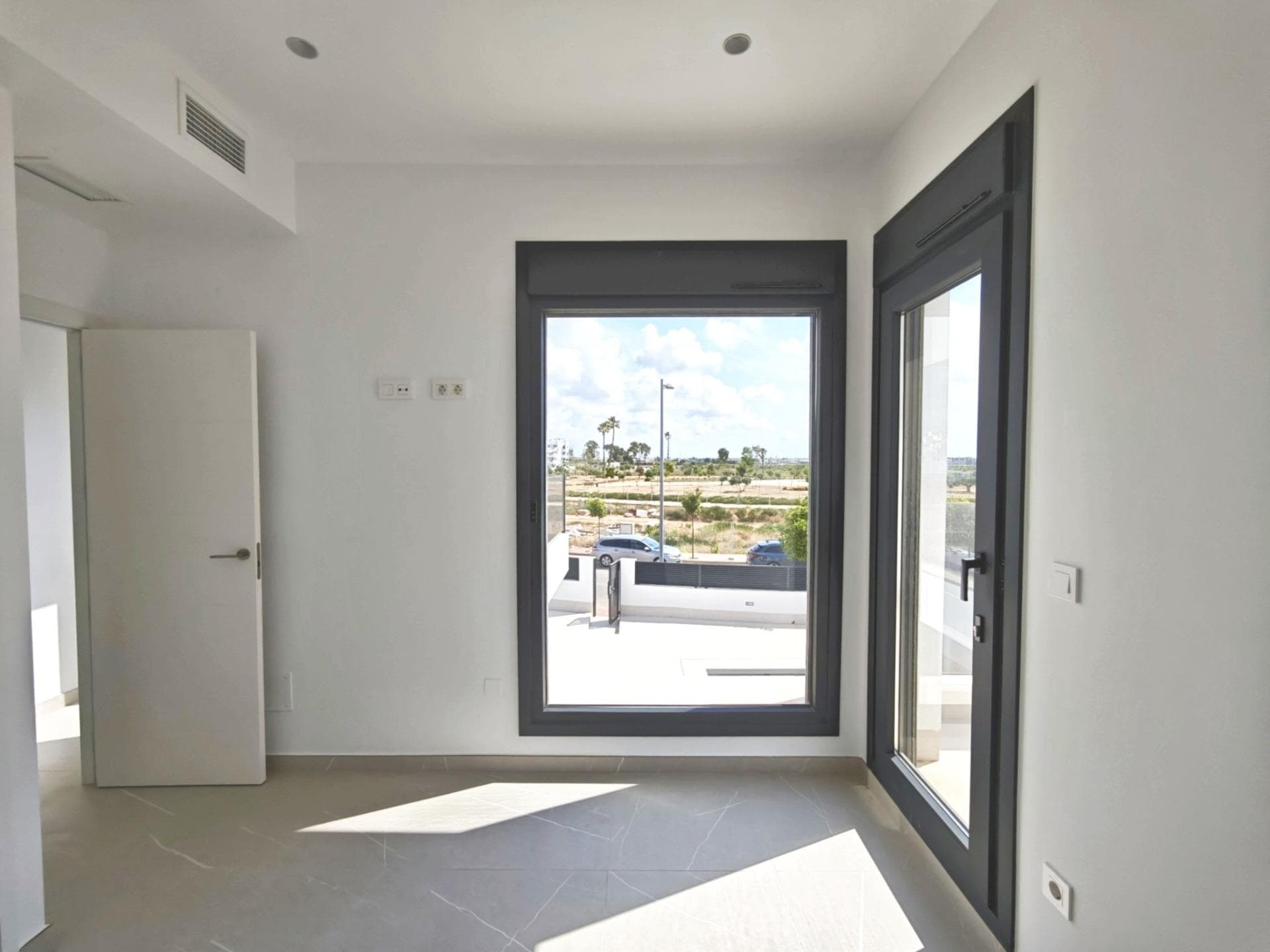 6 bed Detached Villa in Los Alcazares - 24