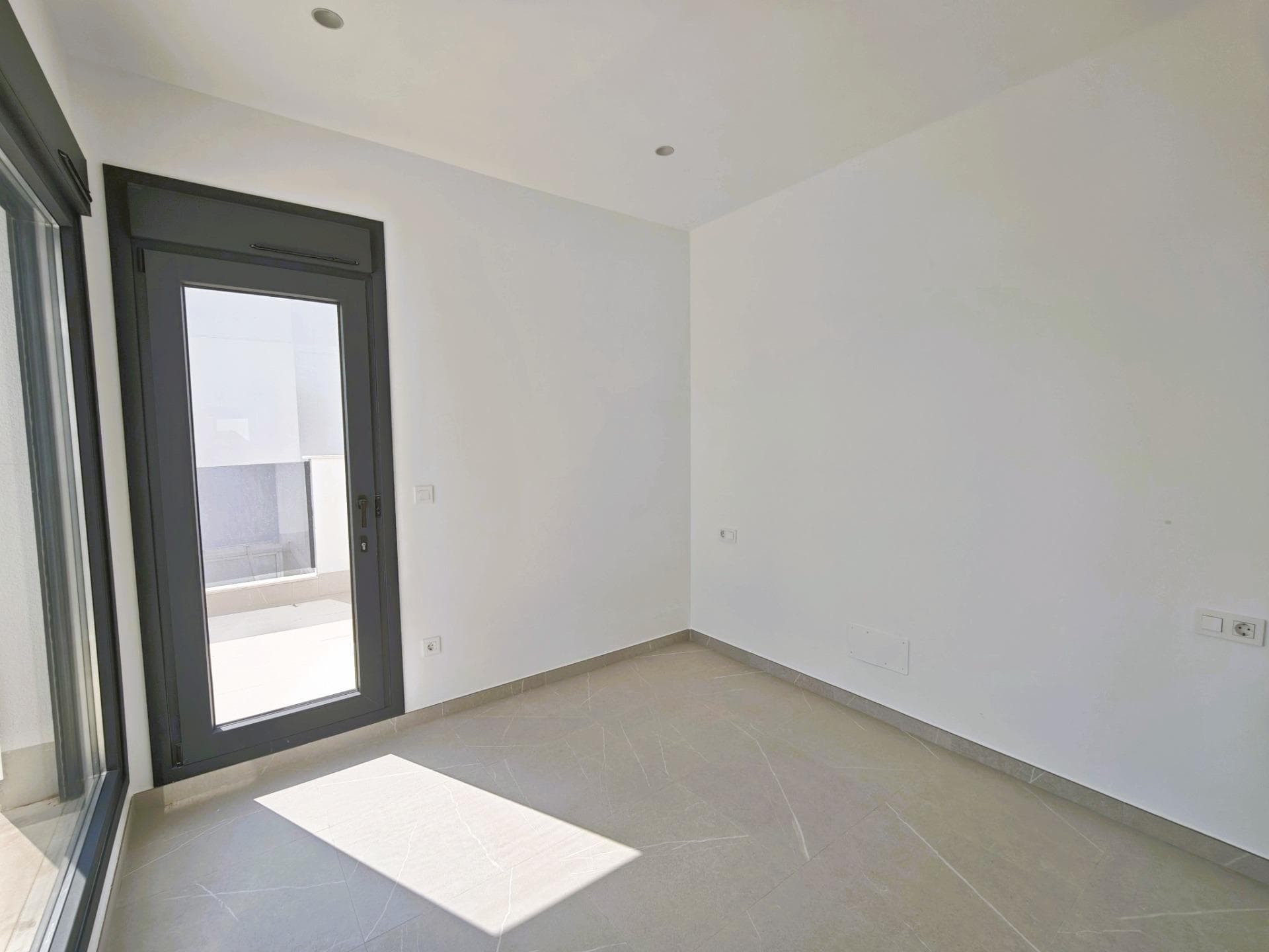 6 bed Detached Villa in Los Alcazares - 27