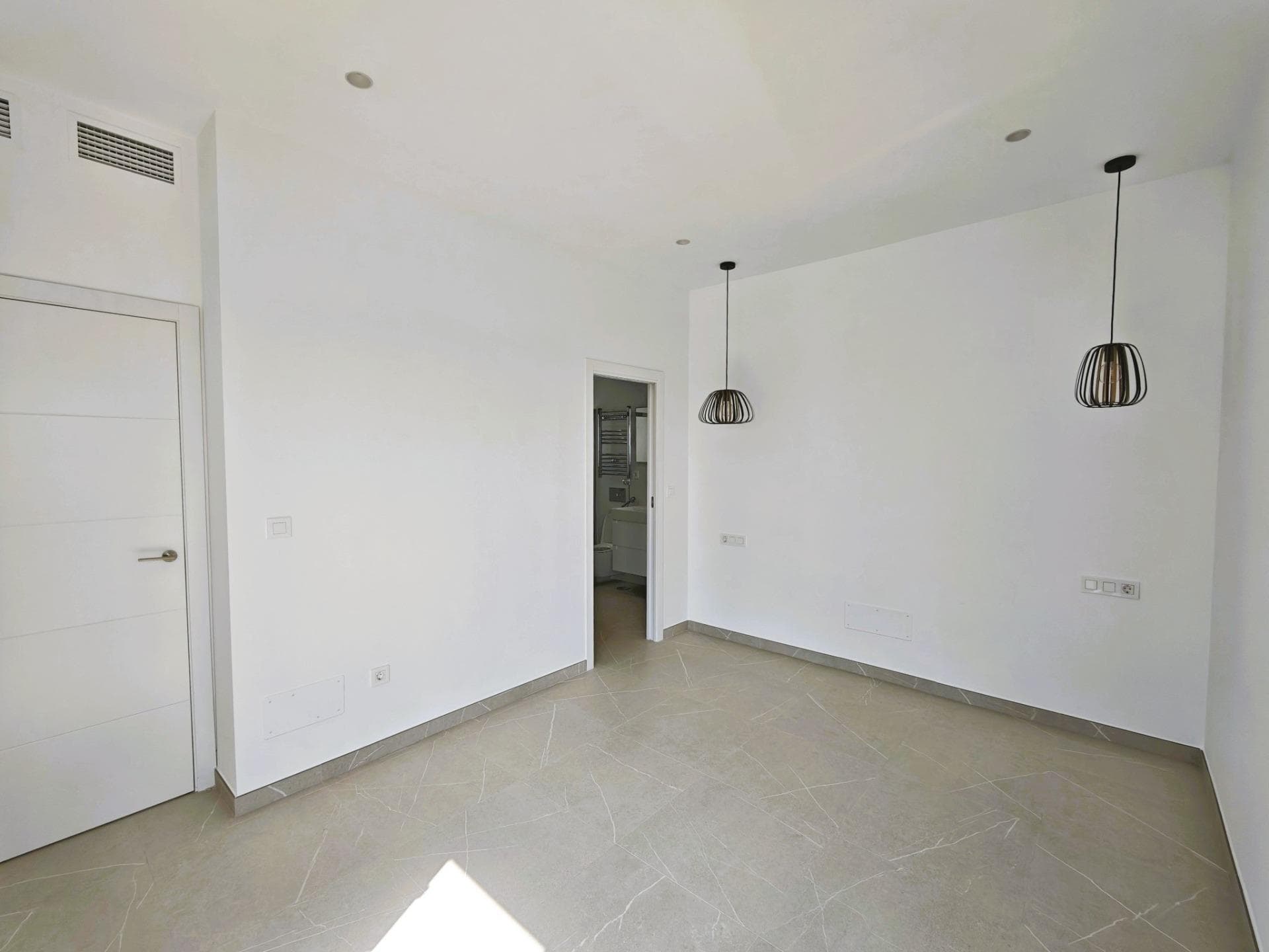 6 bed Detached Villa in Los Alcazares - 32