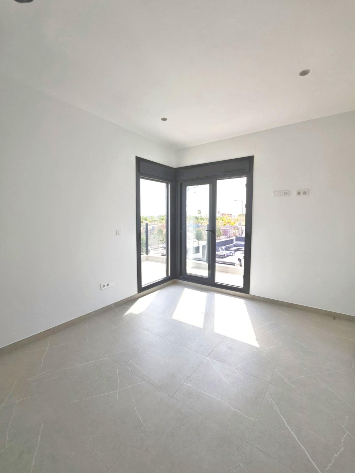 6 bed Detached Villa in Los Alcazares - 33