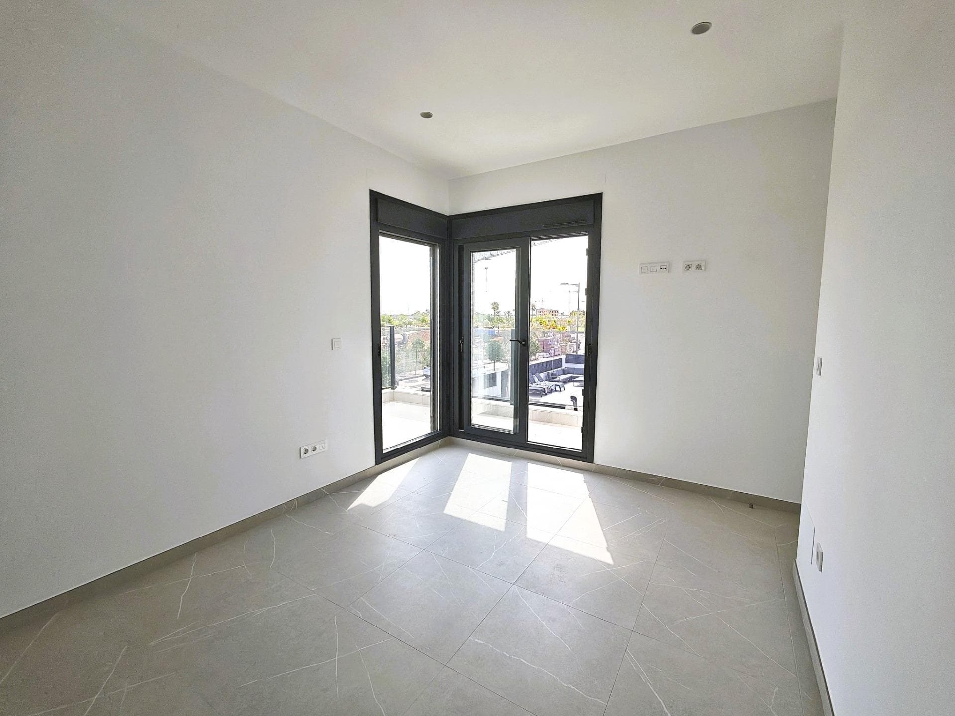 6 bed Detached Villa in Los Alcazares - 34