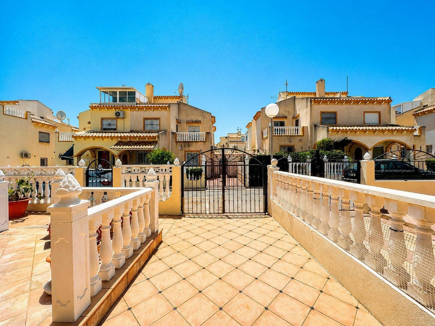 Semi-Vrijstaande Villa met 3 slaapkamers in Orihuela Costa - 25