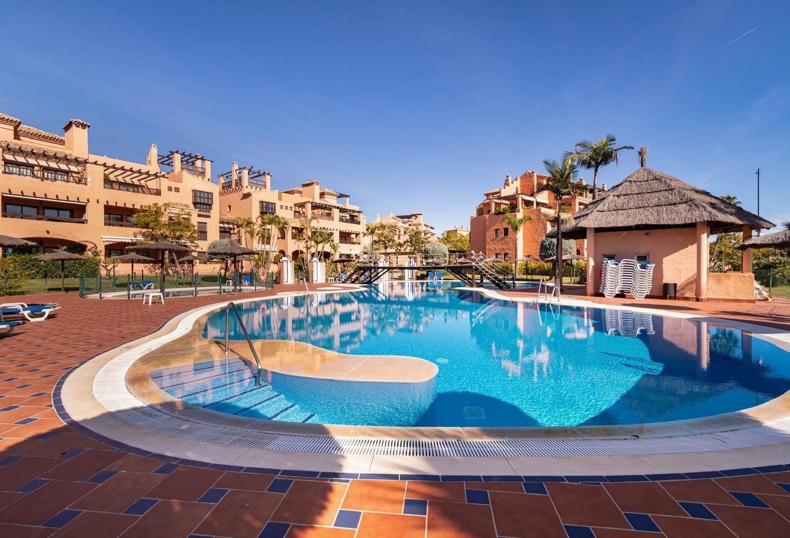 Tussenverdieping Appartement met 4 slaapkamers in Estepona - 1