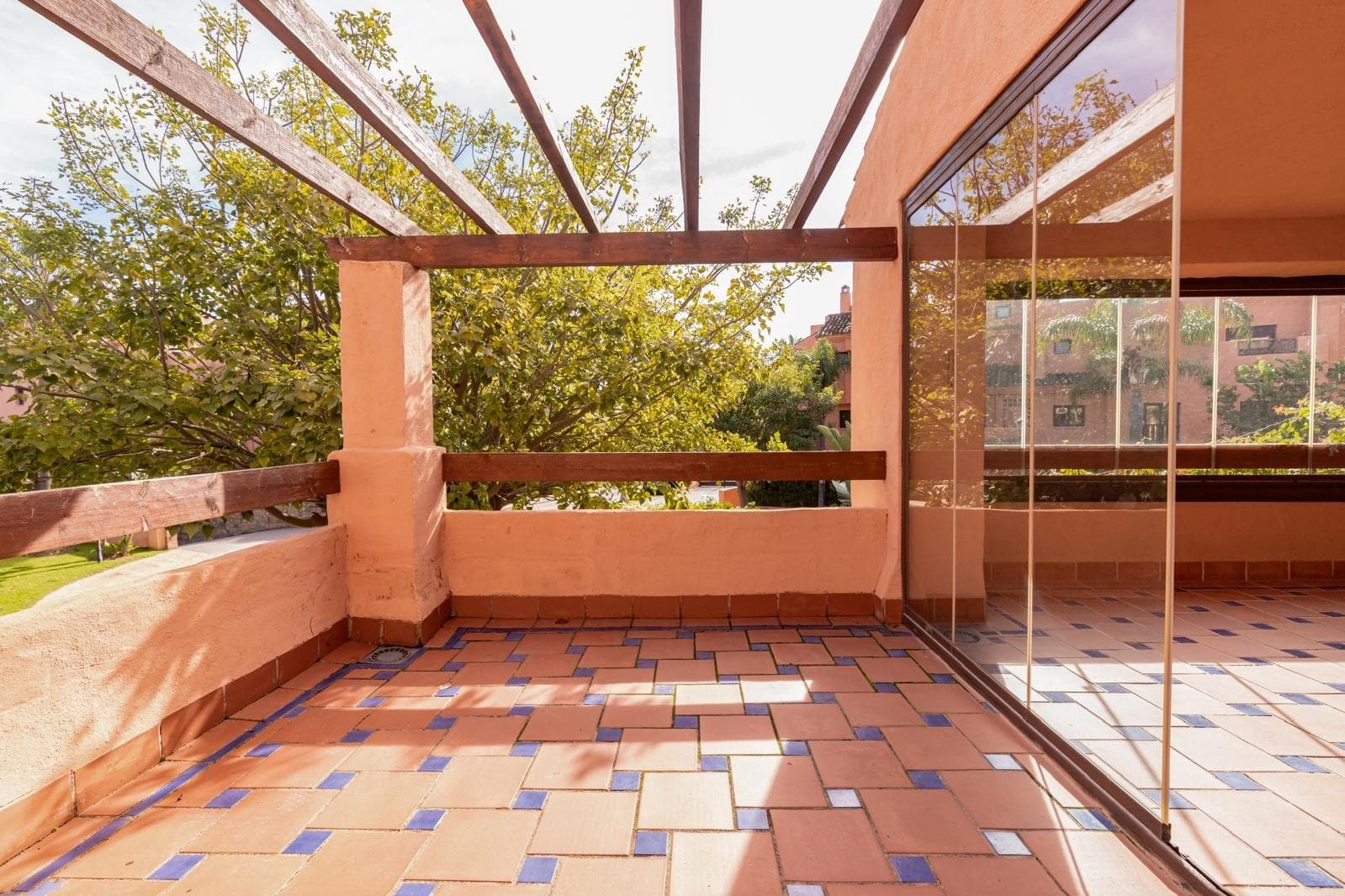 Tussenverdieping Appartement met 4 slaapkamers in Estepona - 17