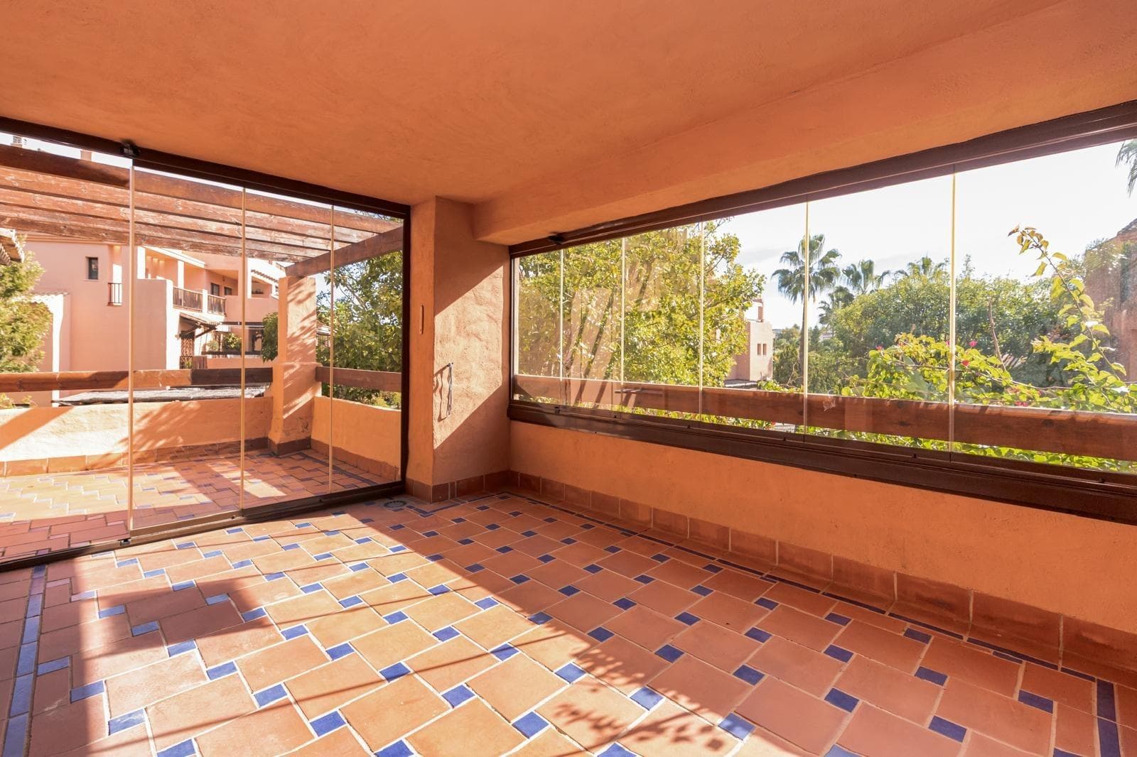 Tussenverdieping Appartement met 4 slaapkamers in Estepona - 19