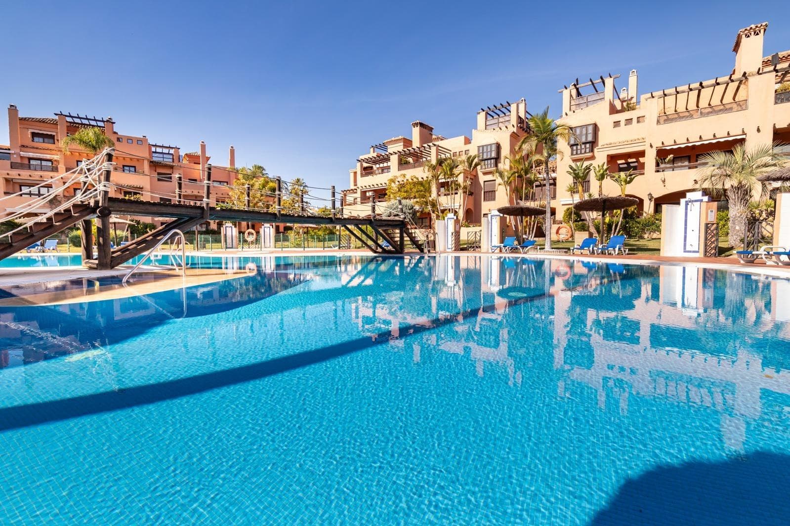 Tussenverdieping Appartement met 4 slaapkamers in Estepona - 2
