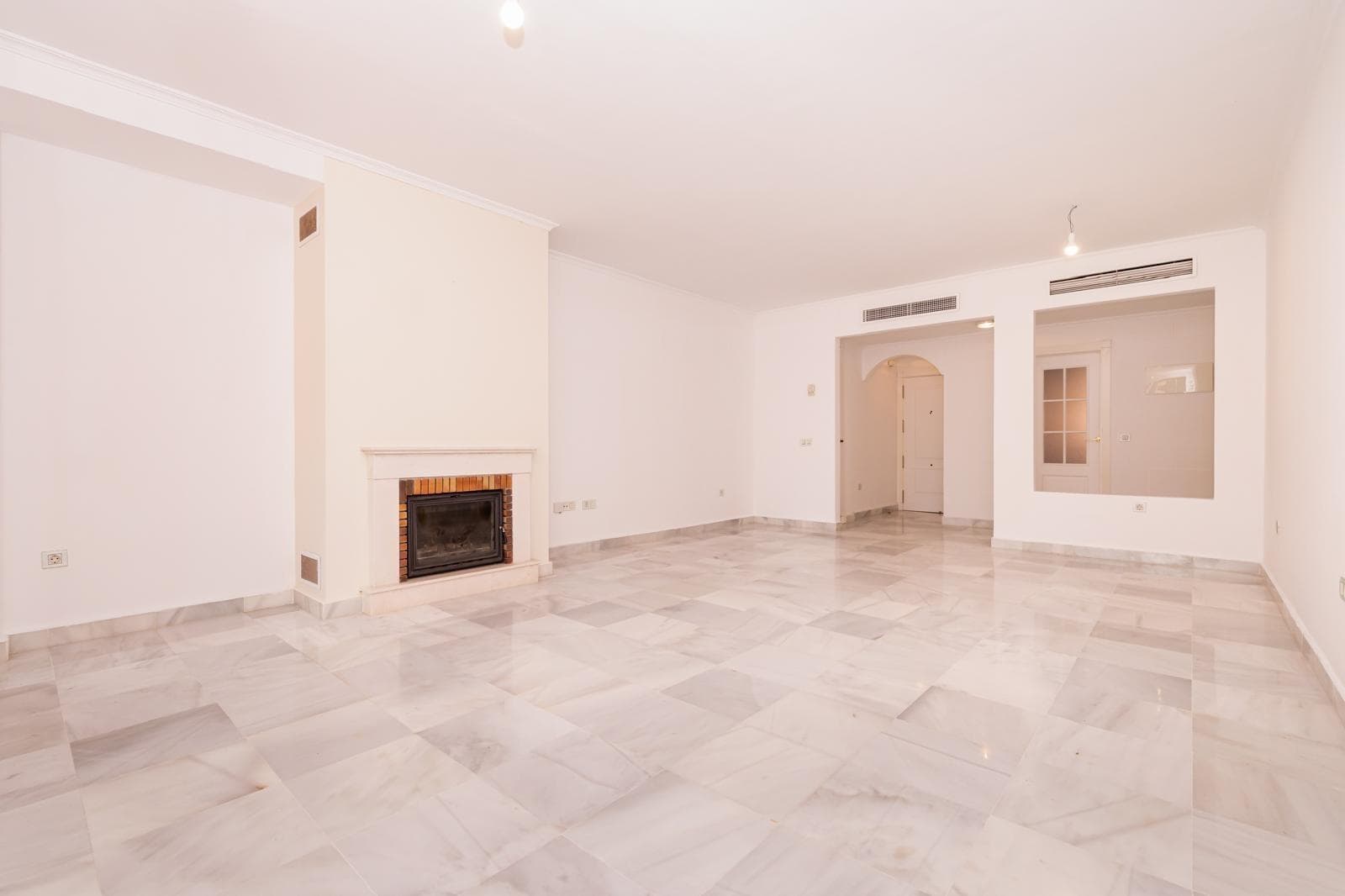 Tussenverdieping Appartement met 4 slaapkamers in Estepona - 4