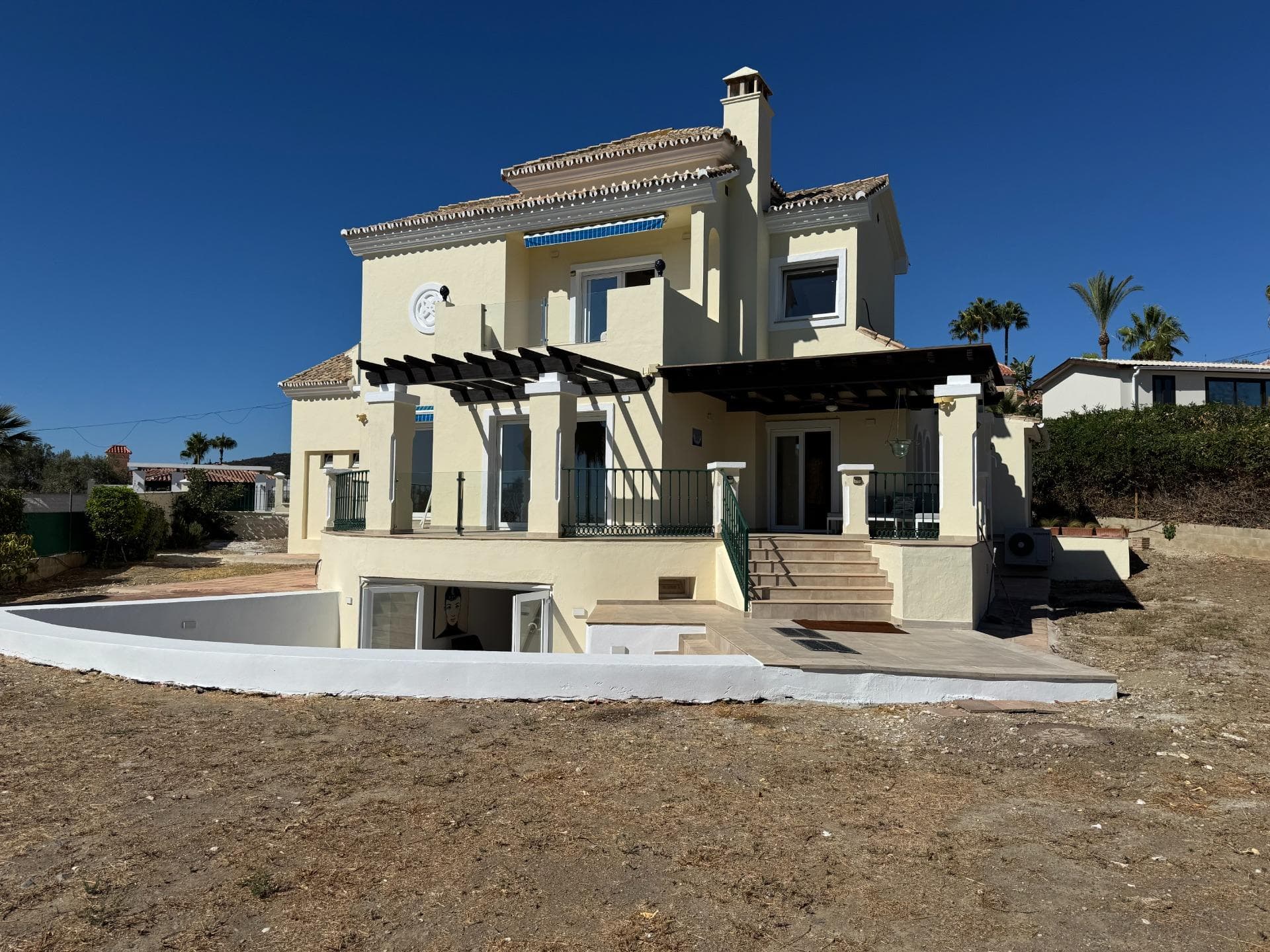 5 bed Detached Villa in Estepona - 1