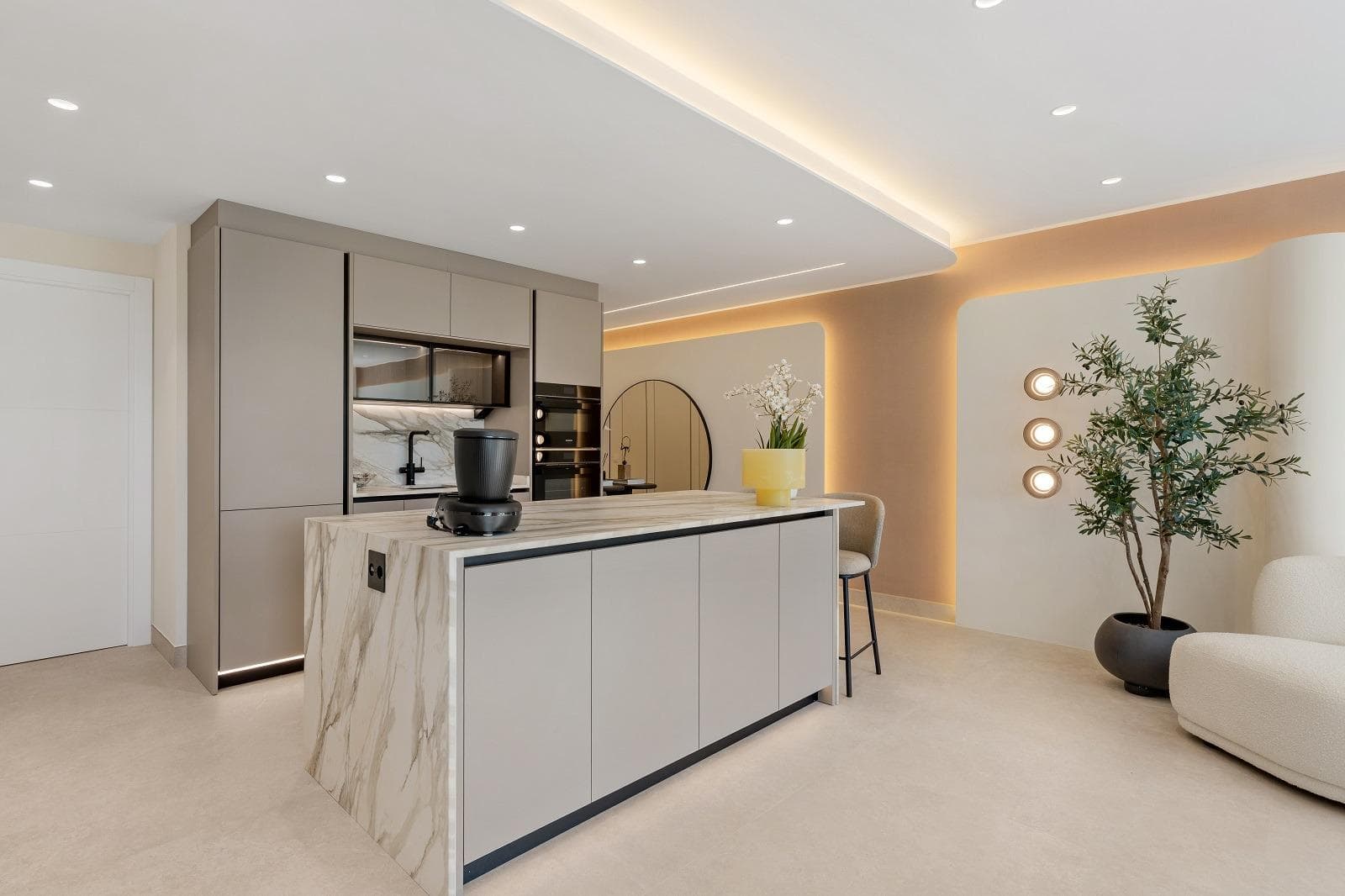 Apartamento Planta Media de 3 dormitorios en Estepona - 11