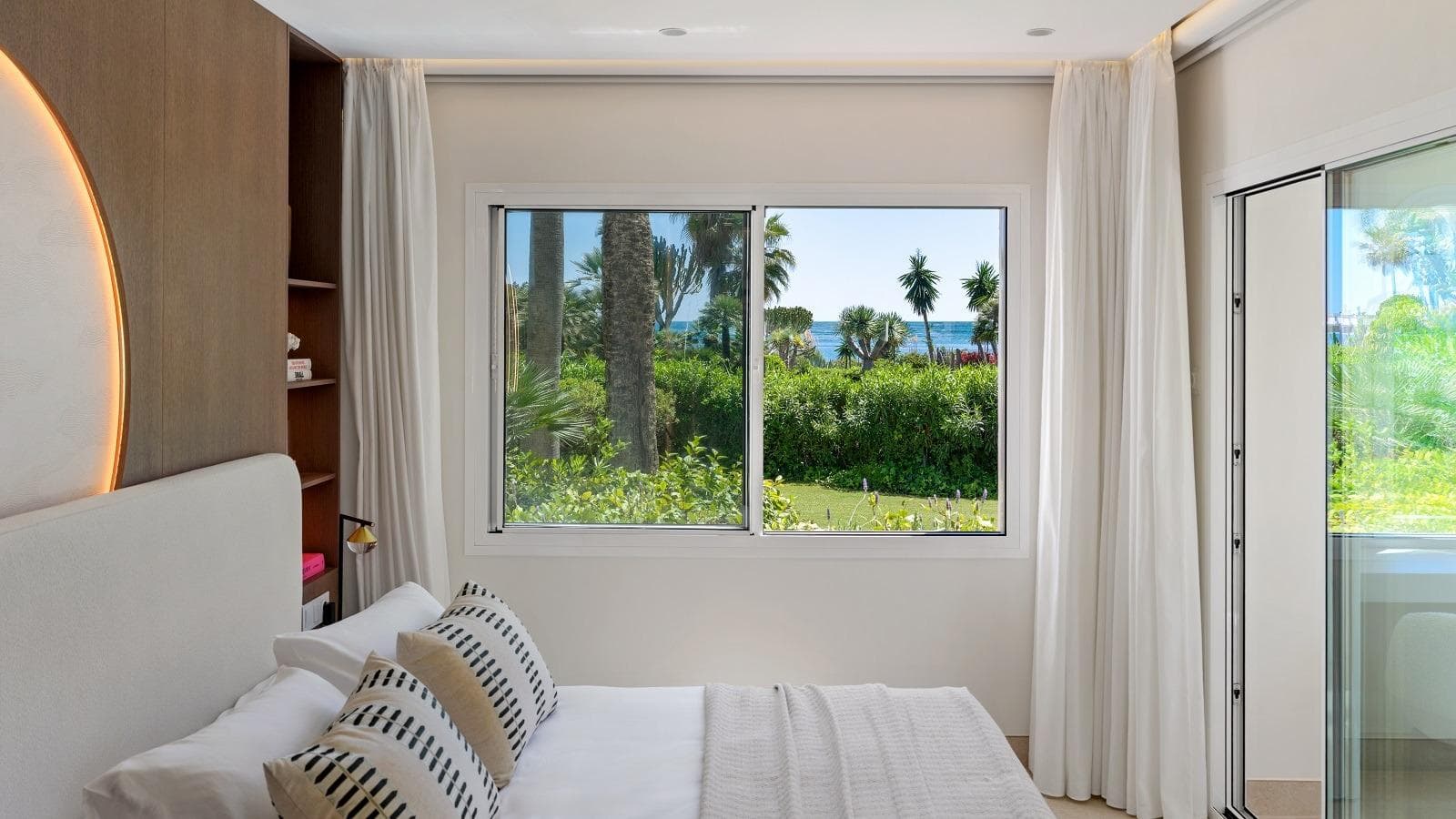 Apartamento Planta Media de 3 dormitorios en Estepona - 26