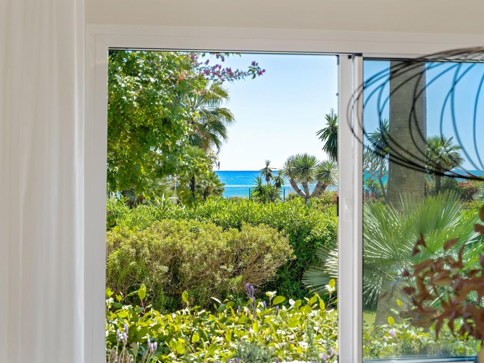 Apartamento Planta Media de 3 dormitorios en Estepona - 27