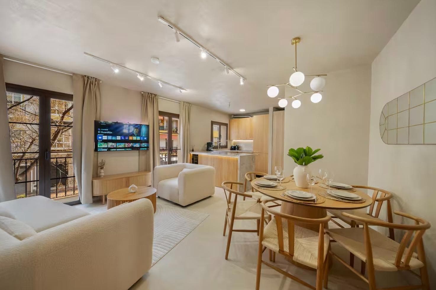 3 bed Middle Floor Apartment in Marbella - 1