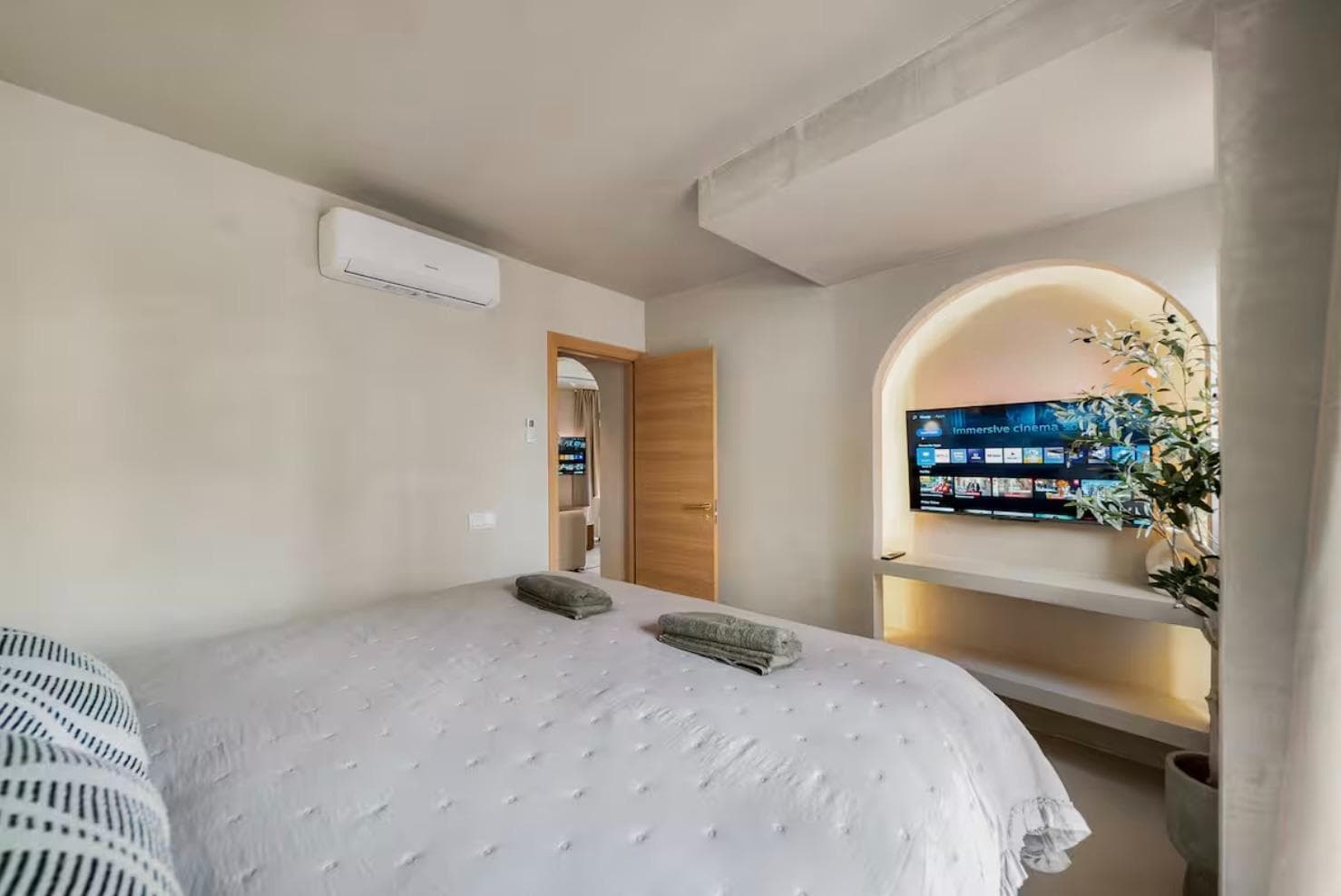 3 bed Middle Floor Apartment in Marbella - 2
