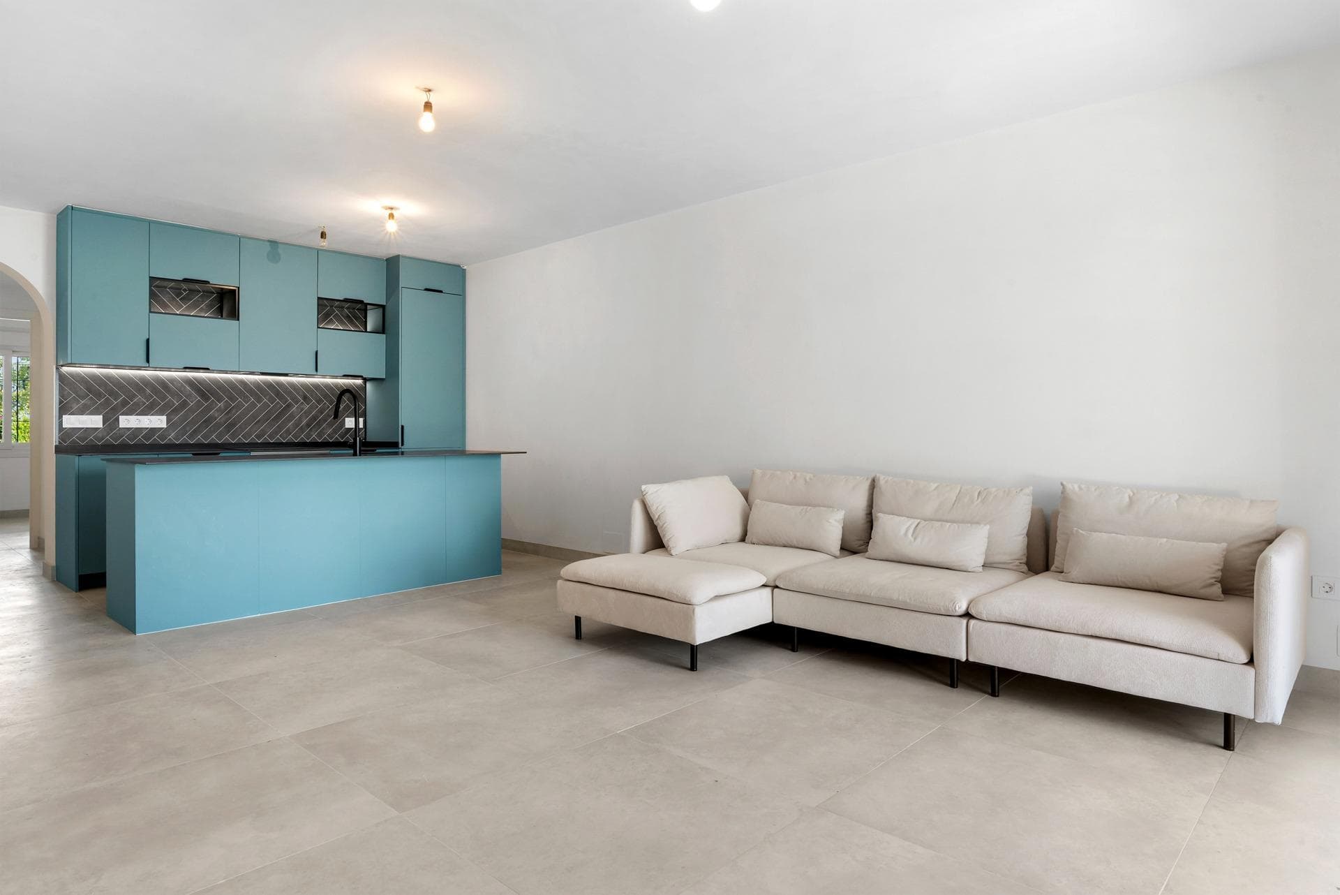 3 bed Middle Floor Apartment in Marbella - 11