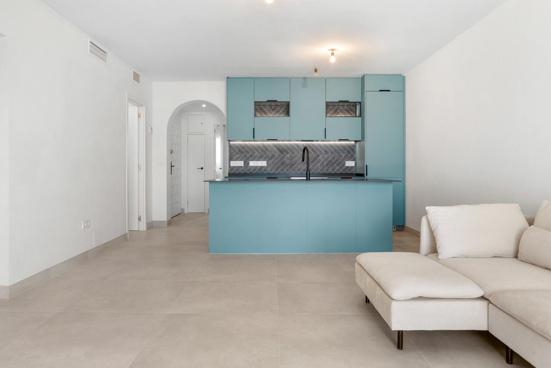 3 bed Middle Floor Apartment in Marbella - 12