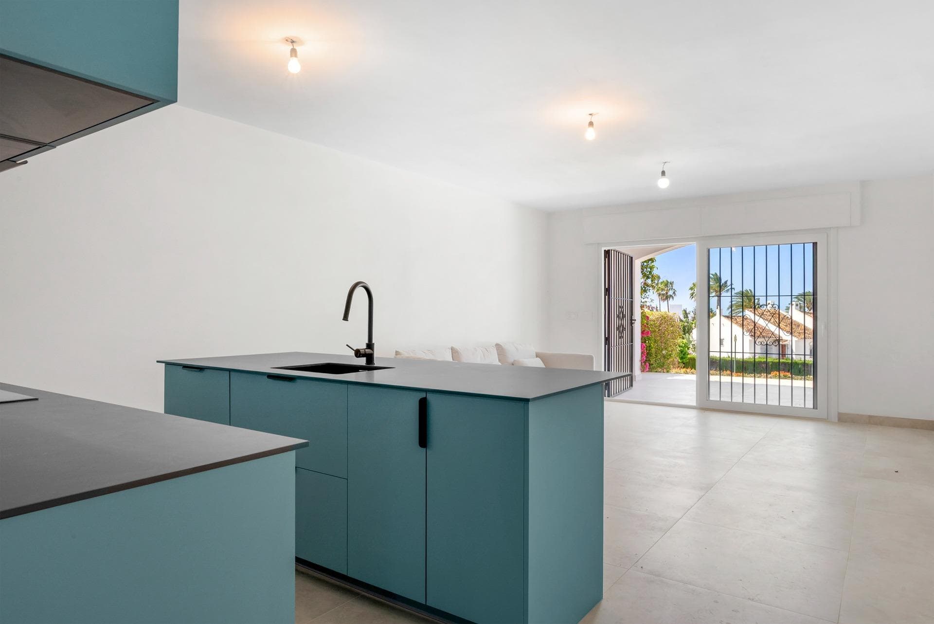 3 bed Middle Floor Apartment in Marbella - 14