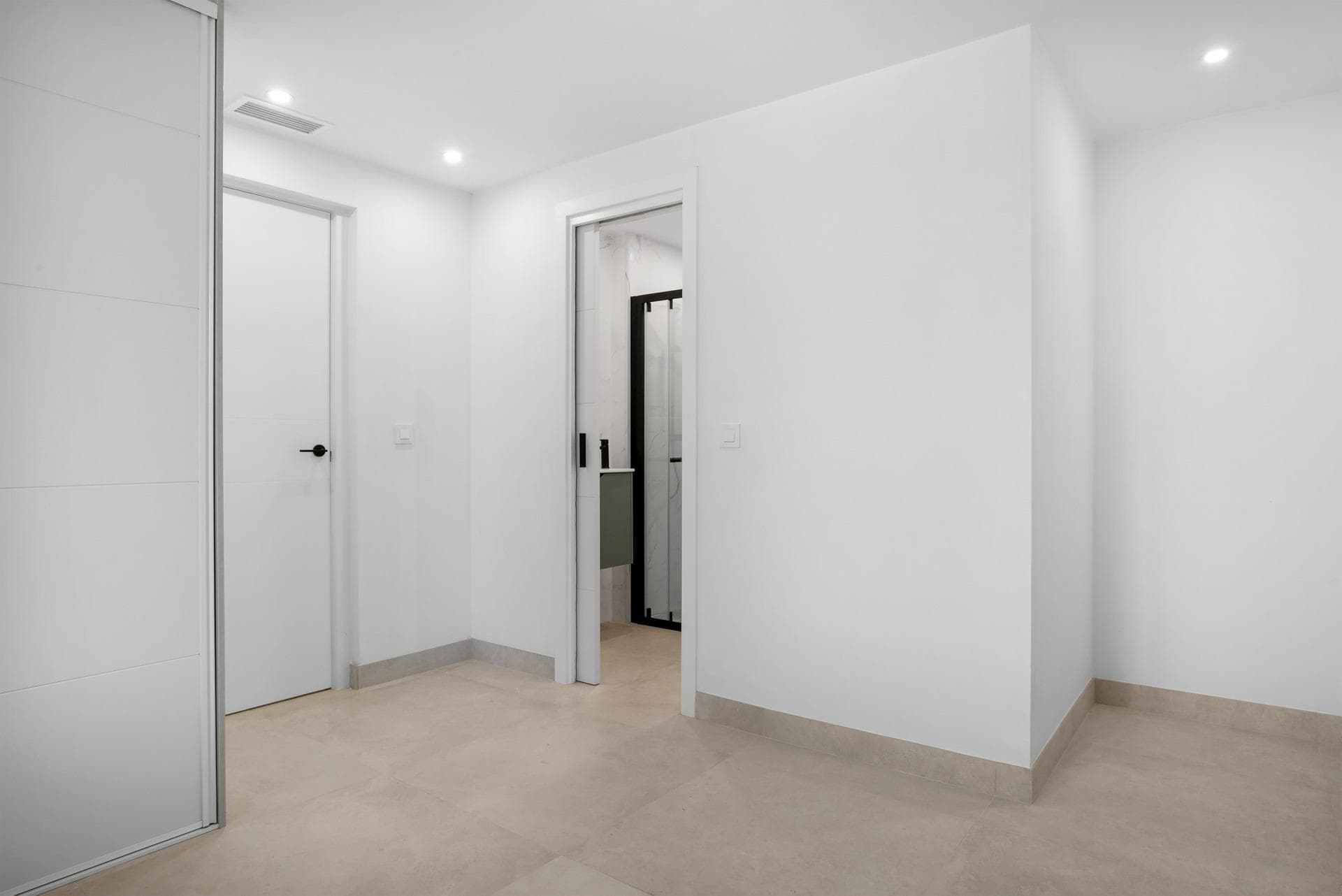 3 bed Middle Floor Apartment in Marbella - 17