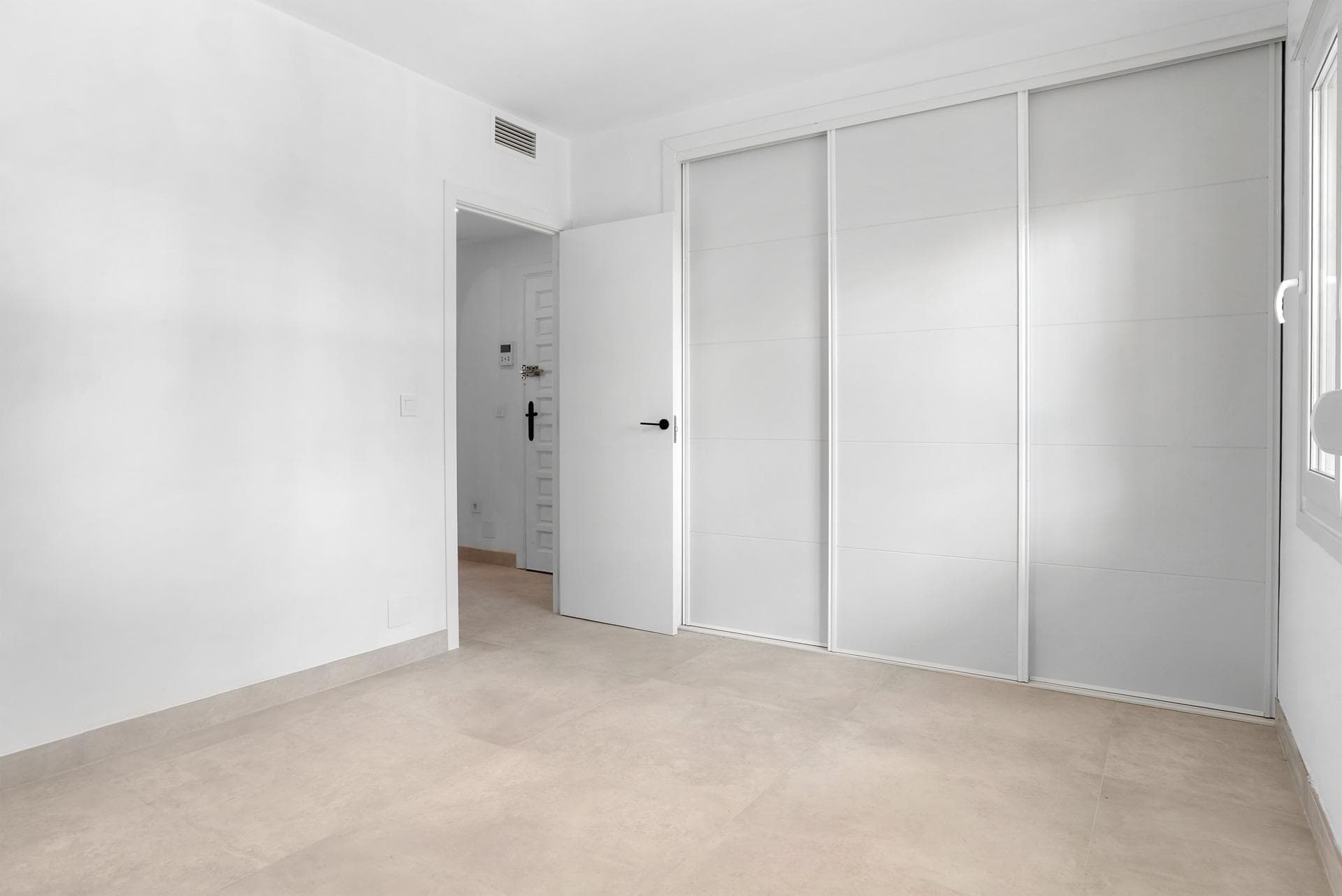3 bed Middle Floor Apartment in Marbella - 18