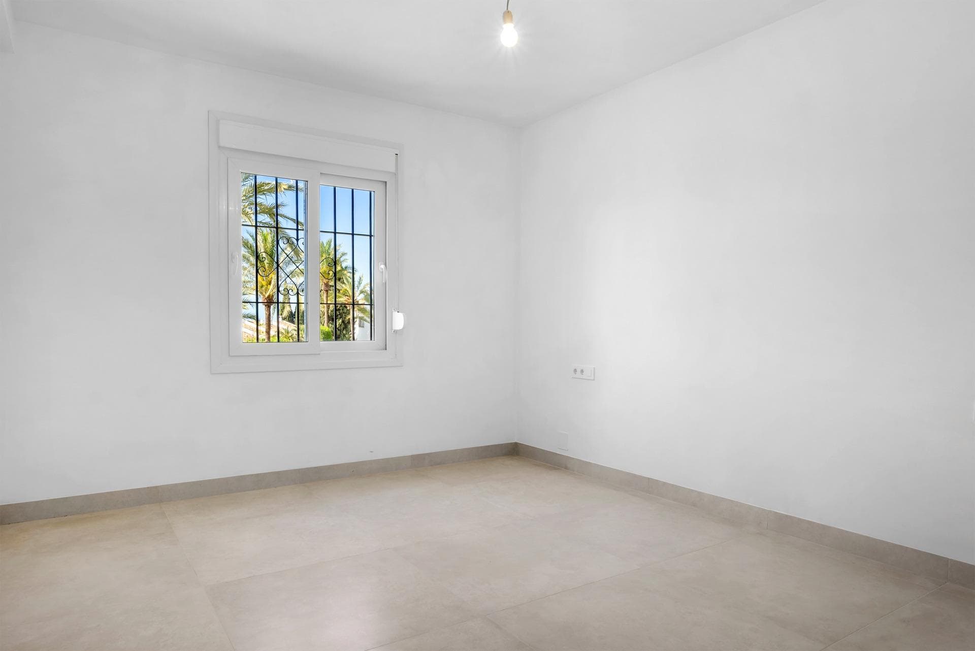 3 bed Middle Floor Apartment in Marbella - 19