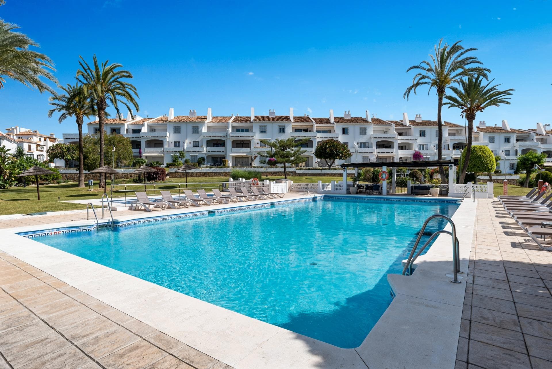 3 bed Middle Floor Apartment in Marbella - 2