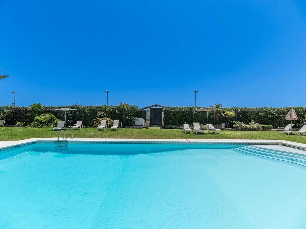 2 bed Middle Floor Apartment in Marbella - 3