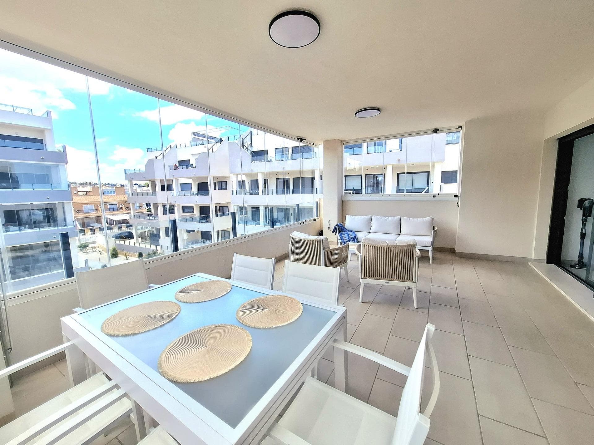 Tussenverdieping Appartement met 3 slaapkamers in Orihuela Costa - 2