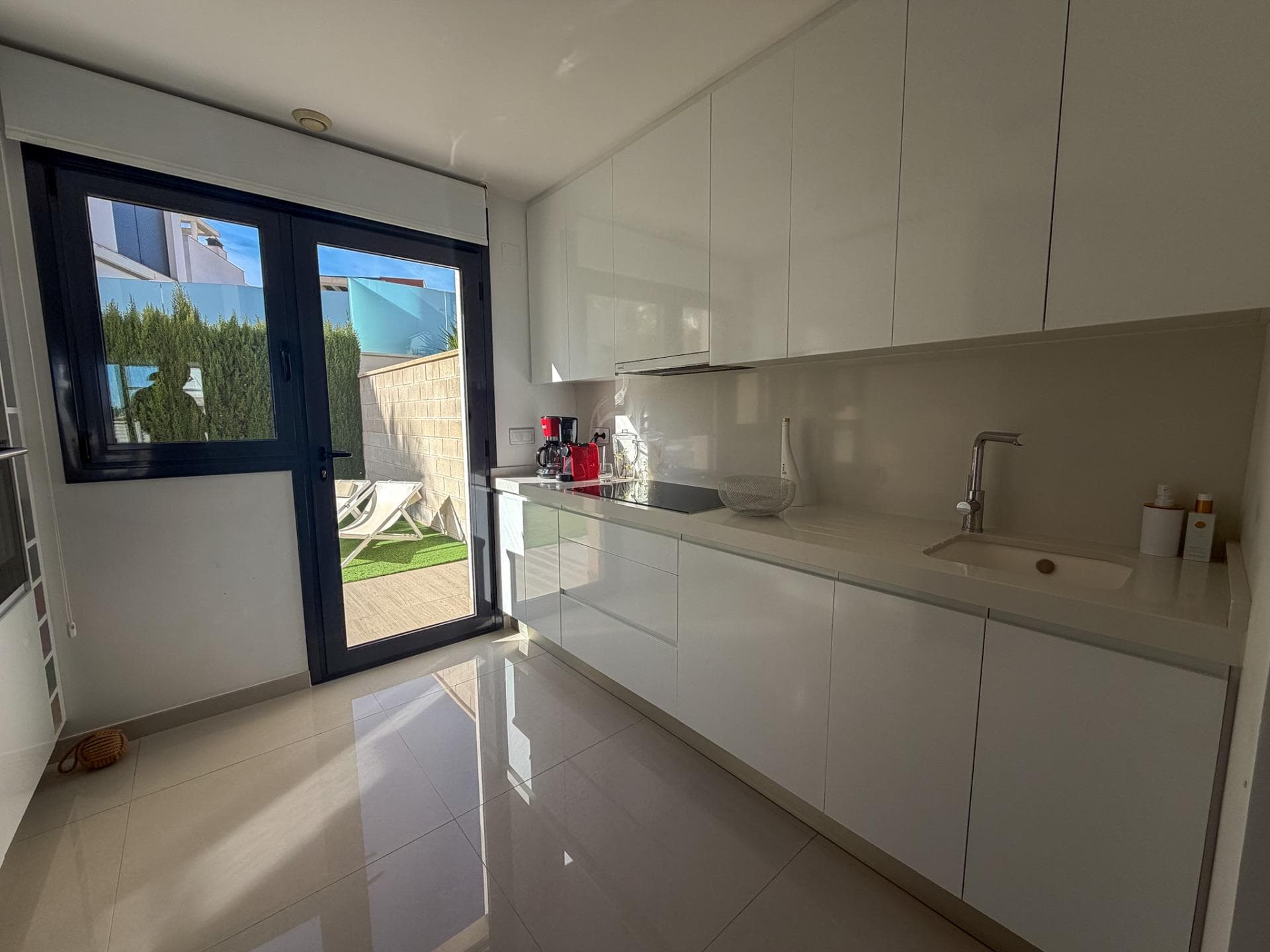 Vrijstaande Villa met 4 slaapkamers in San Miguel de Salinas - 11