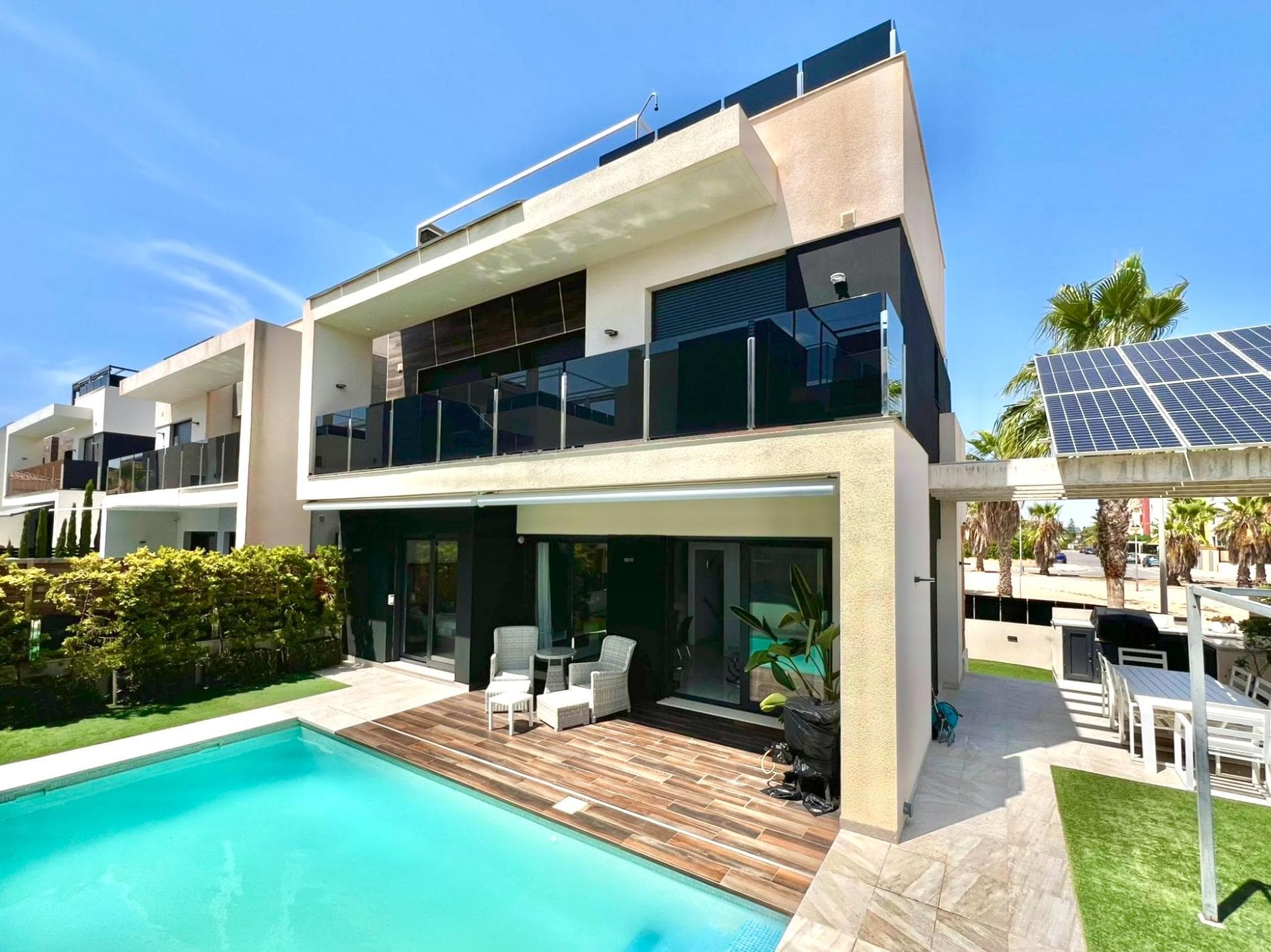 Villa - Chalet de 4 dormitorios en Orihuela Costa - 1