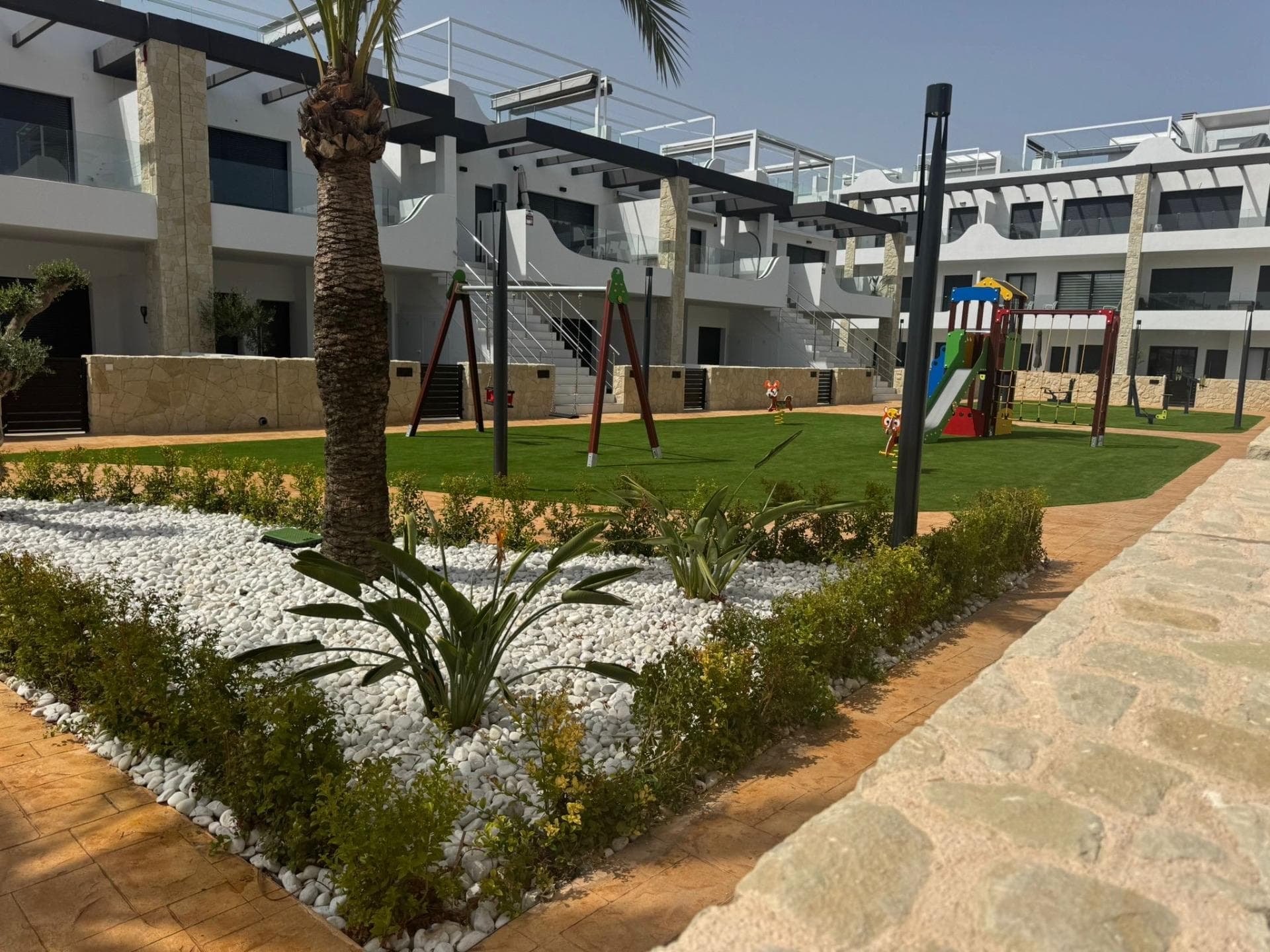 Apartamento Planta Media de 3 dormitorios en Orihuela Costa - 1