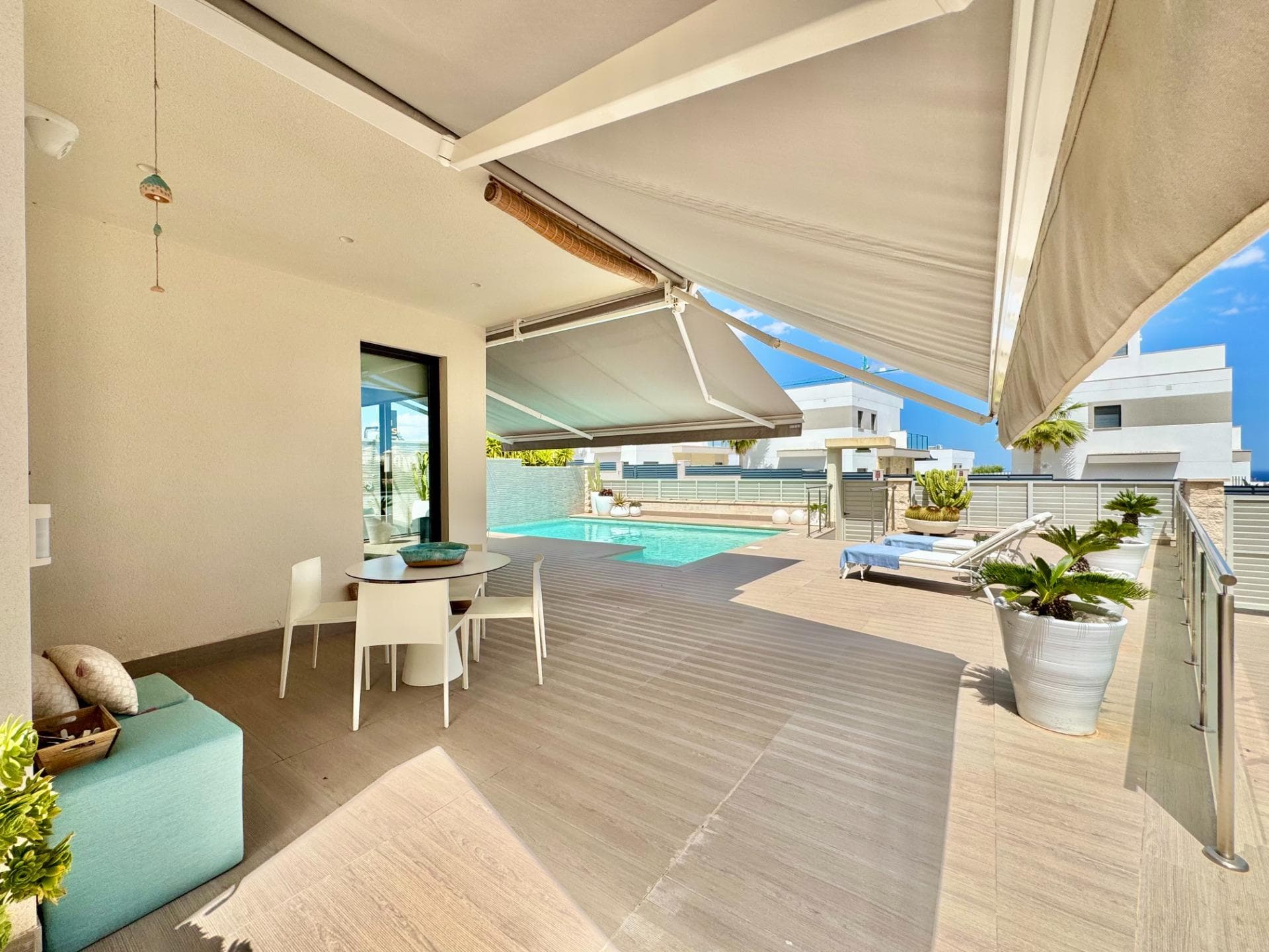Villa - Chalet de 4 dormitorios en San Miguel de Salinas - 2