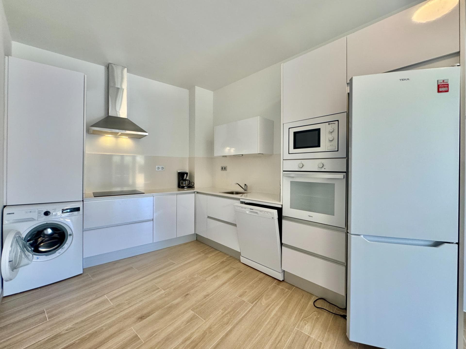 2 bed Middle Floor Apartment in Santiago de la Ribera - 11