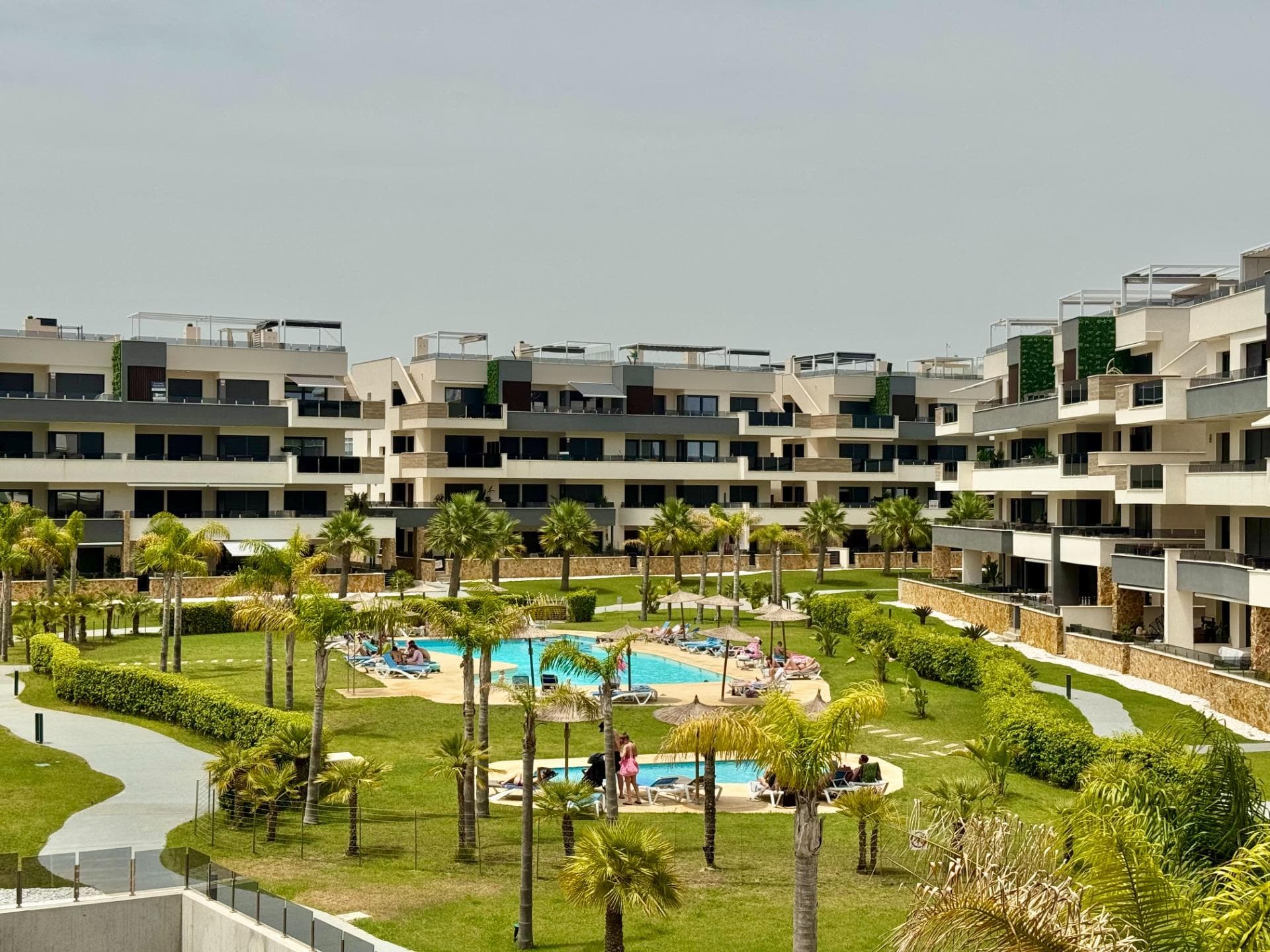Apartamento Planta Media de 3 dormitorios en Orihuela Costa - 2