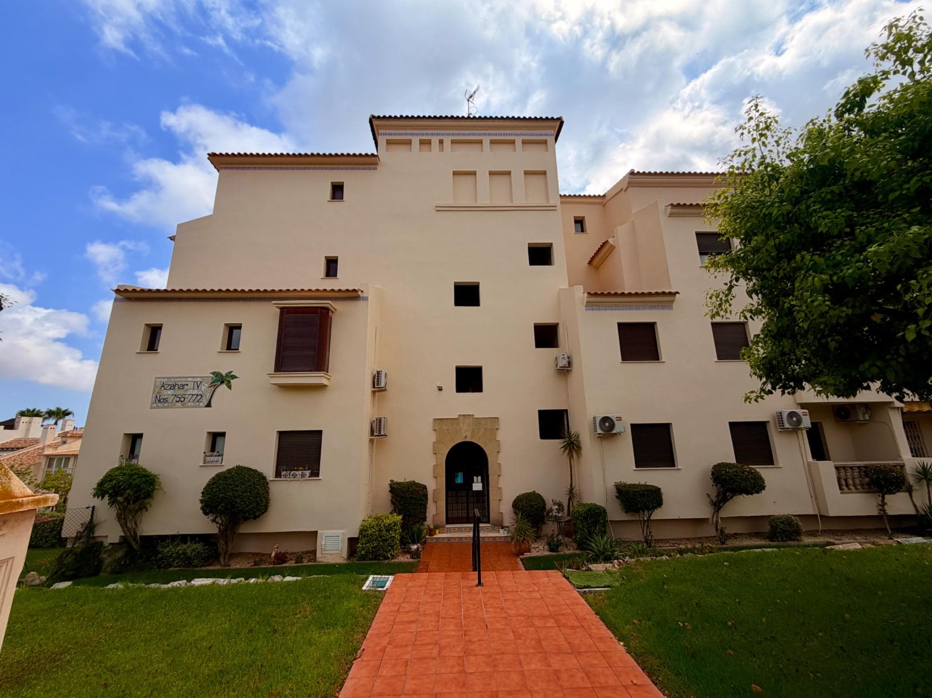 Apartamento Planta Media de 3 dormitorios en Orihuela Costa - 1