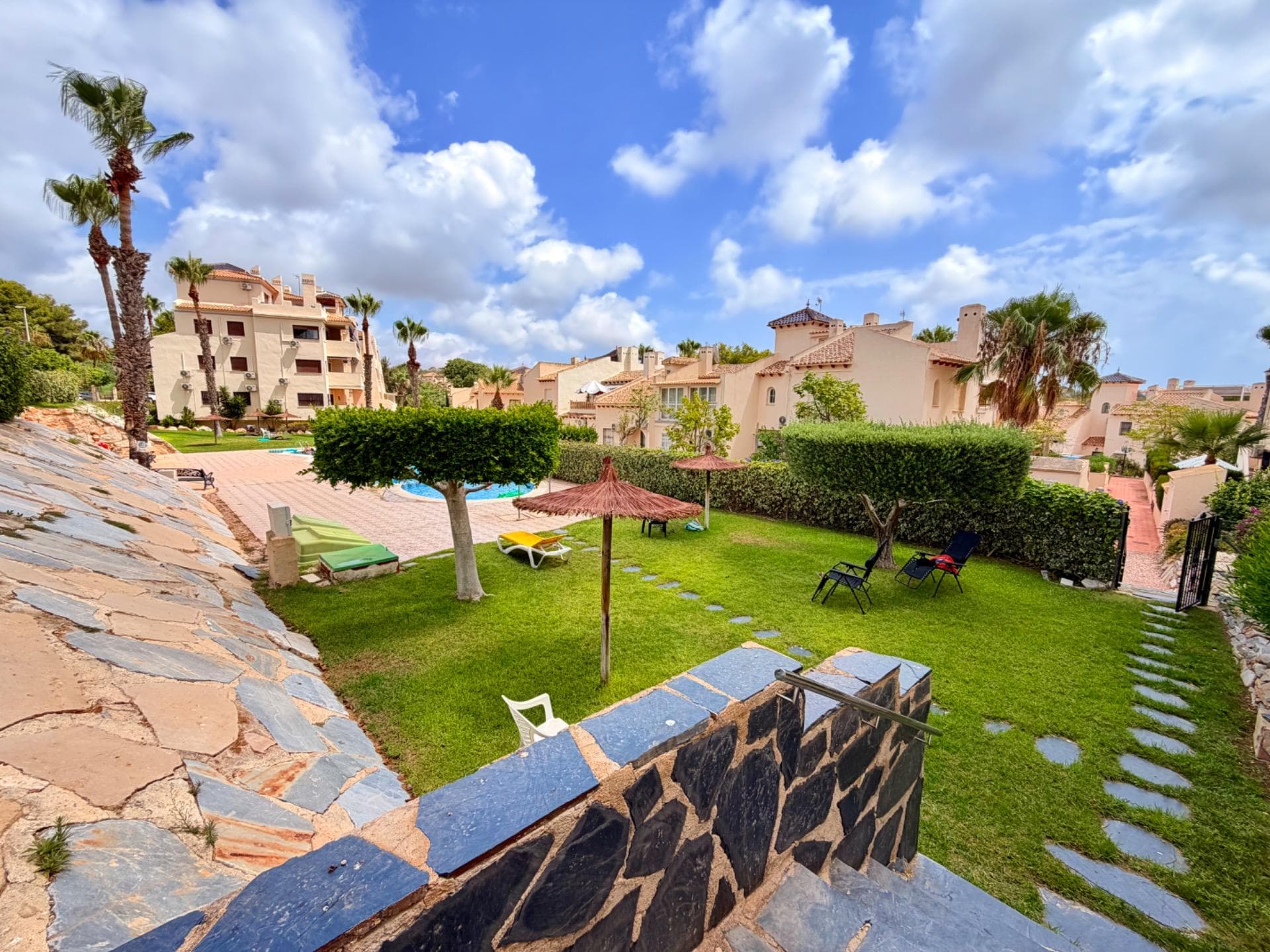 Apartamento Planta Media de 3 dormitorios en Orihuela Costa - 38