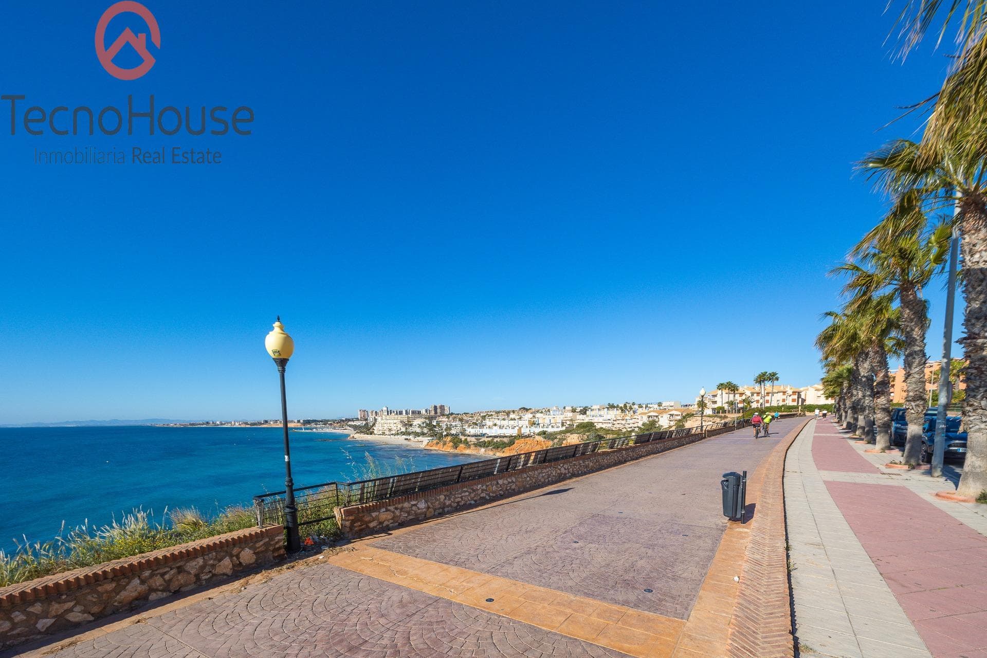 2 bed Middle Floor Apartment in Orihuela Costa - 40
