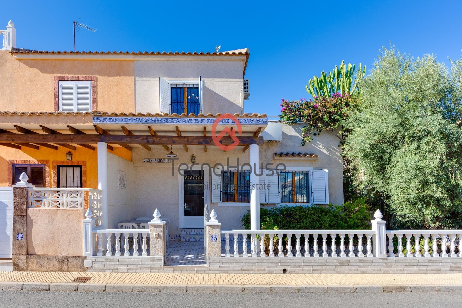 Semi-Vrijstaande Villa met 3 slaapkamers in Orihuela Costa - 2