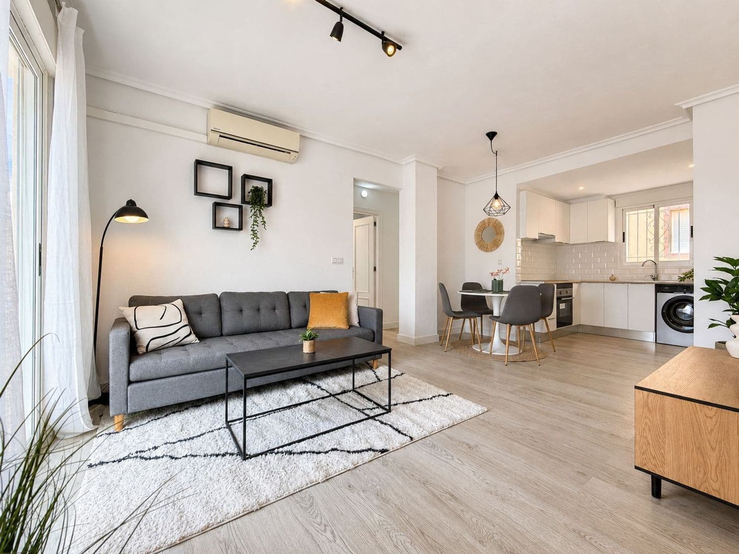 Apartamento Planta Media de 2 dormitorios en Orihuela Costa - 1