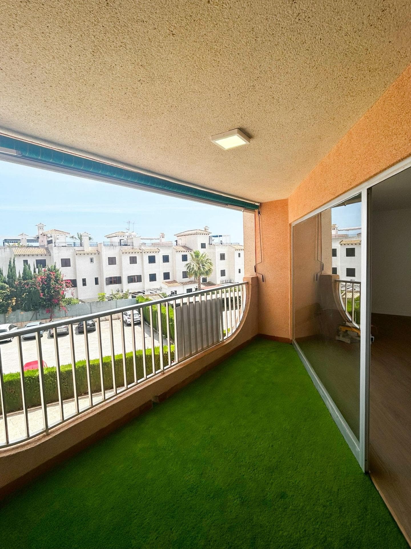 Apartamento Planta Media de 3 dormitorios en Orihuela Costa - 1