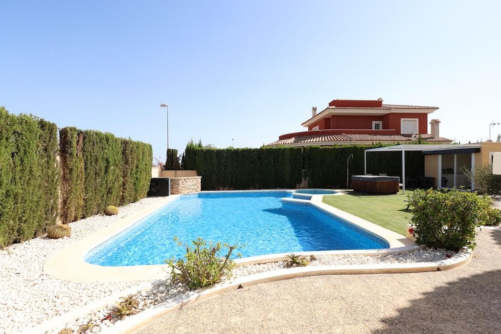 Villa - Chalet de 5 dormitorios en Ciudad Quesada - 2