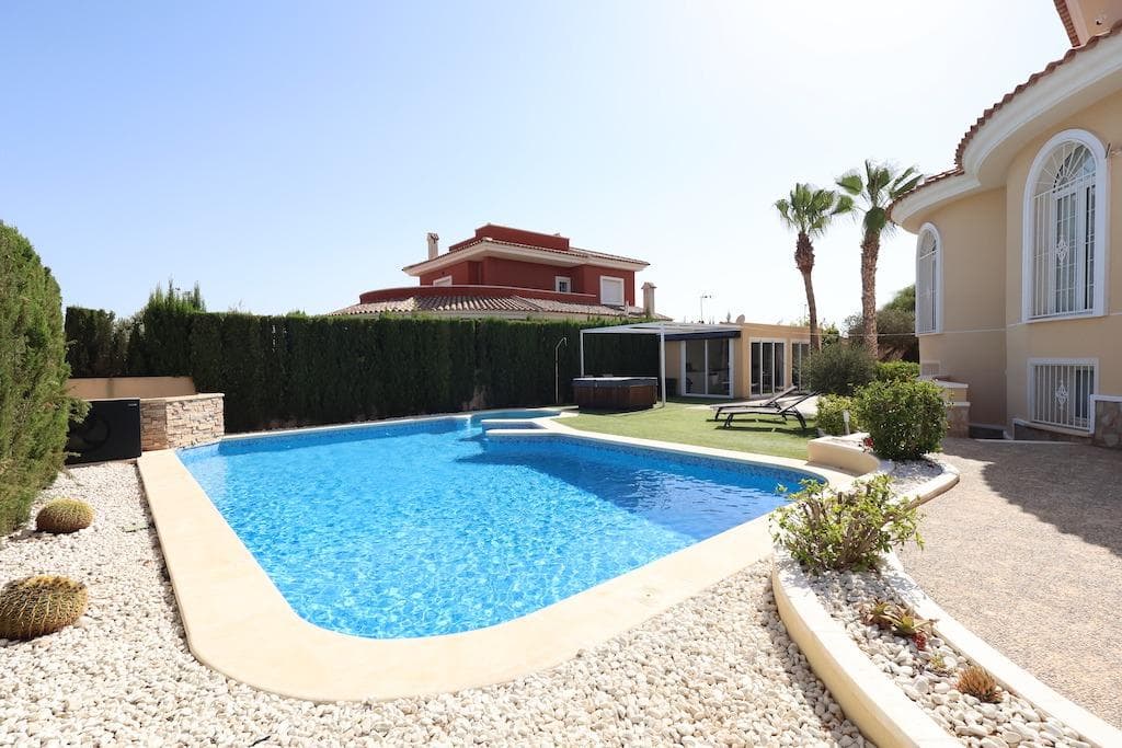 Villa - Chalet de 5 dormitorios en Ciudad Quesada - 3