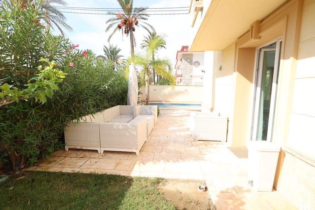 Villa - Chalet de 4 dormitorios en Cabo Roig - 28