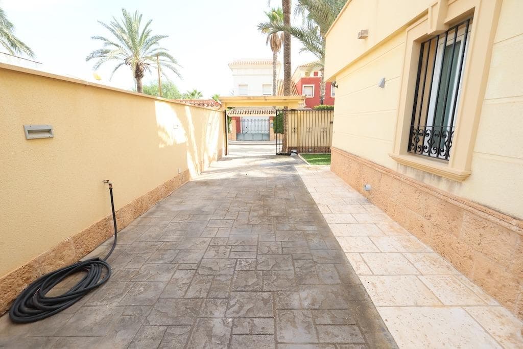 Villa - Chalet de 4 dormitorios en Cabo Roig - 29
