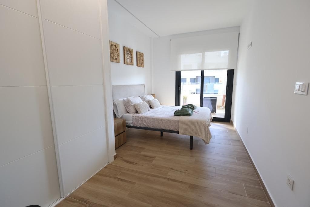 2 bed Middle Floor Apartment in Orihuela Costa - 10