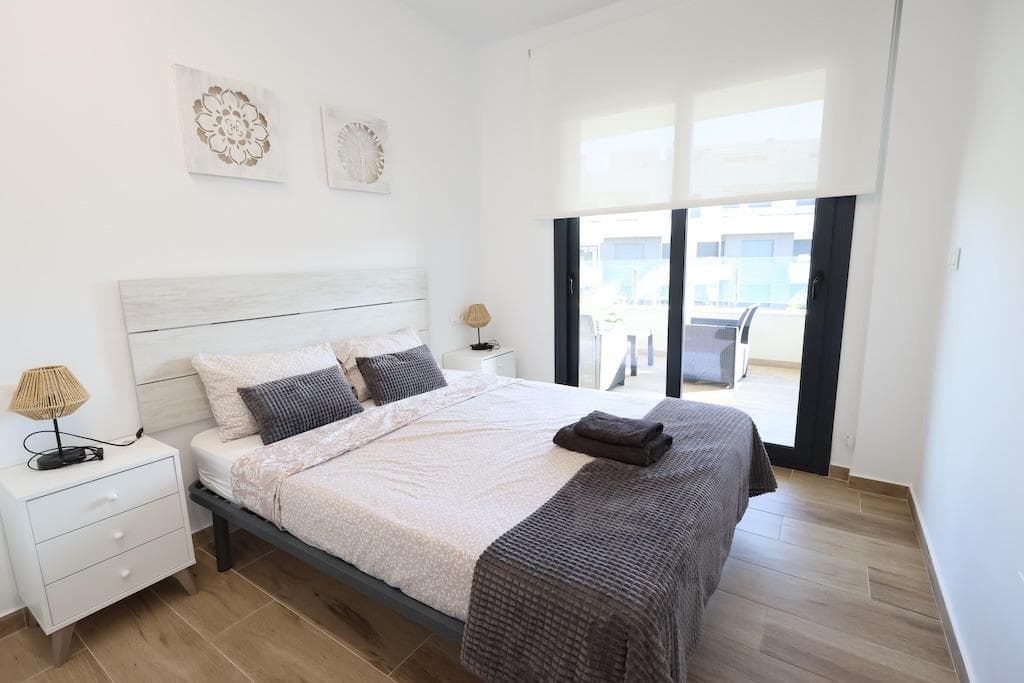 2 bed Middle Floor Apartment in Orihuela Costa - 13