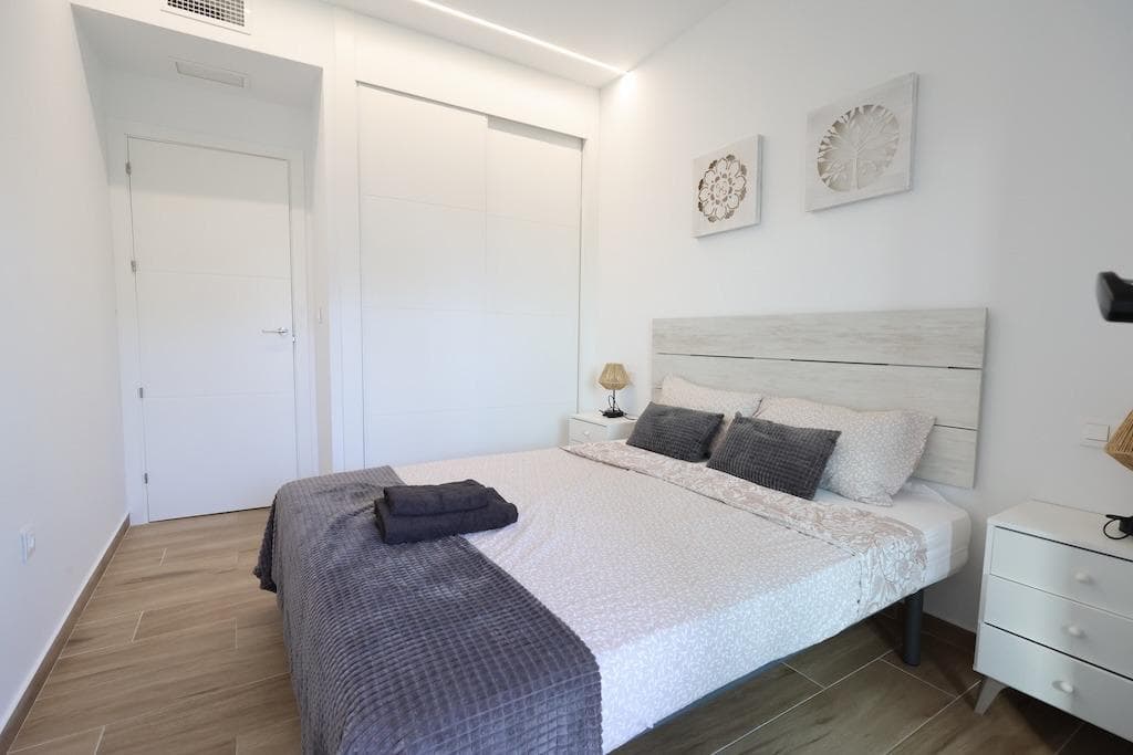 2 bed Middle Floor Apartment in Orihuela Costa - 14