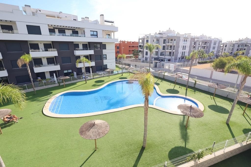 2 bed Middle Floor Apartment in Orihuela Costa - 17