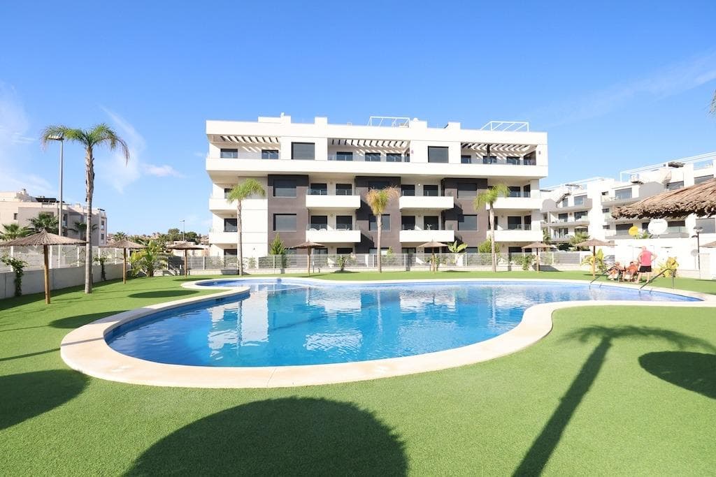 2 bed Middle Floor Apartment in Orihuela Costa - 2
