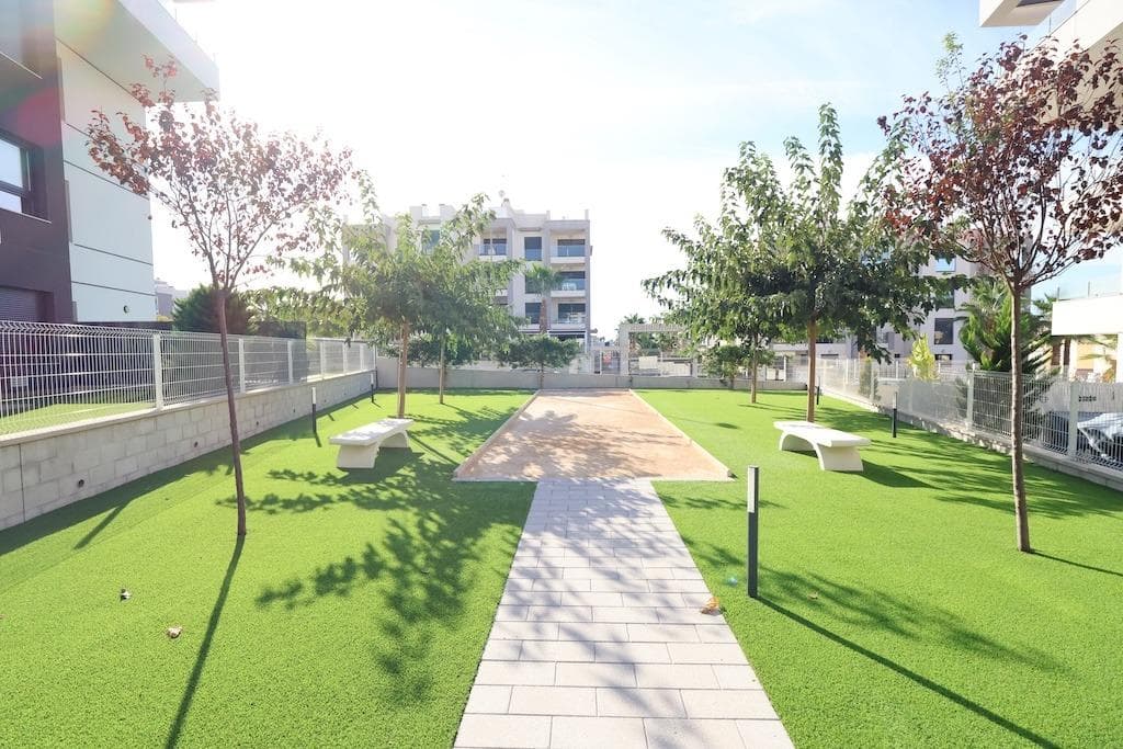 2 bed Middle Floor Apartment in Orihuela Costa - 22