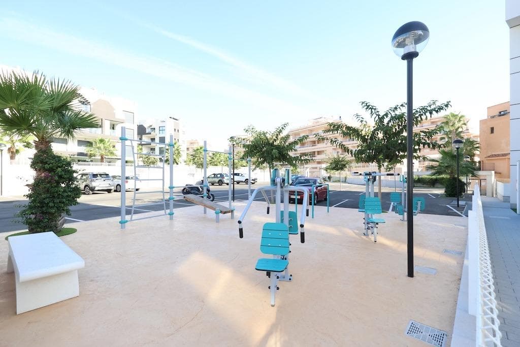 2 bed Middle Floor Apartment in Orihuela Costa - 23